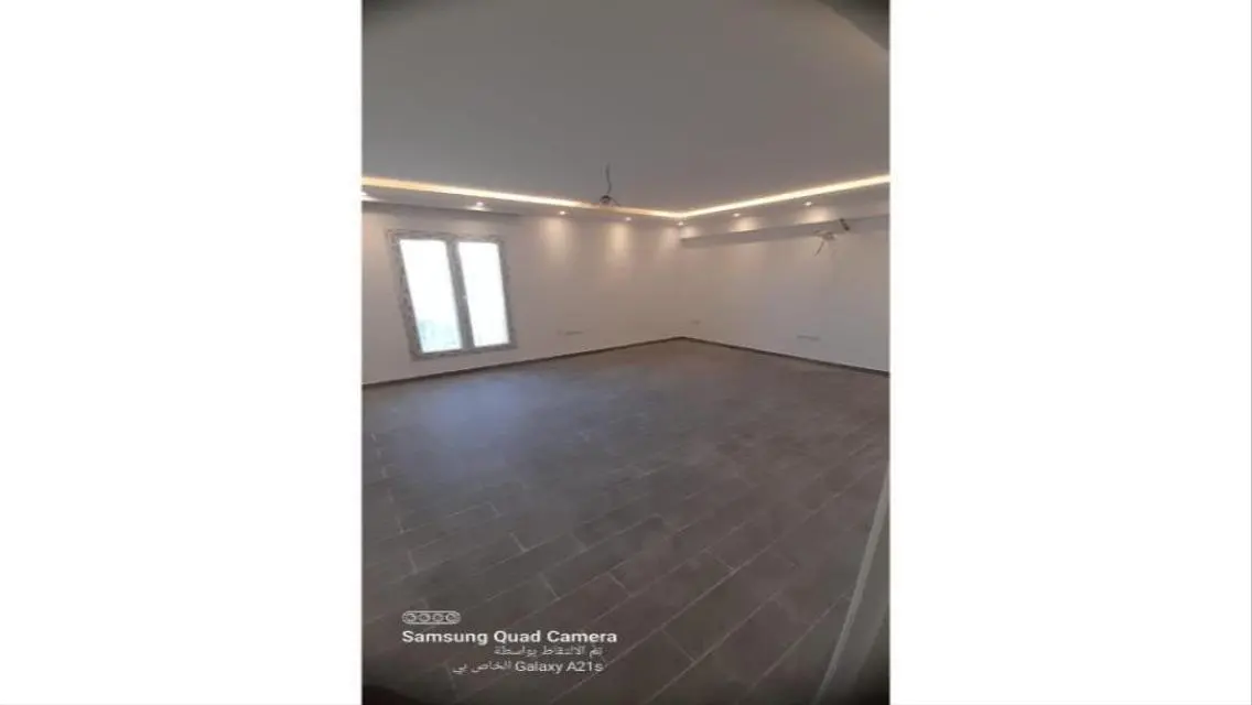 فيلا فخمة للبيع overlooking بحيرات