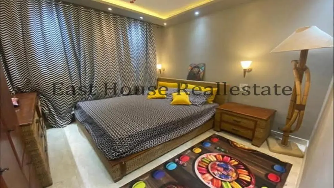 Stunning Apartment 59-40 with Central Air Conditioning and Beautiful View