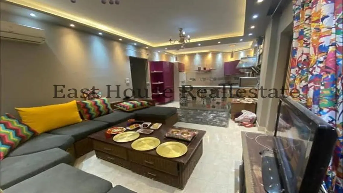 Stunning Apartment 59-40 with Central Air Conditioning and Beautiful View