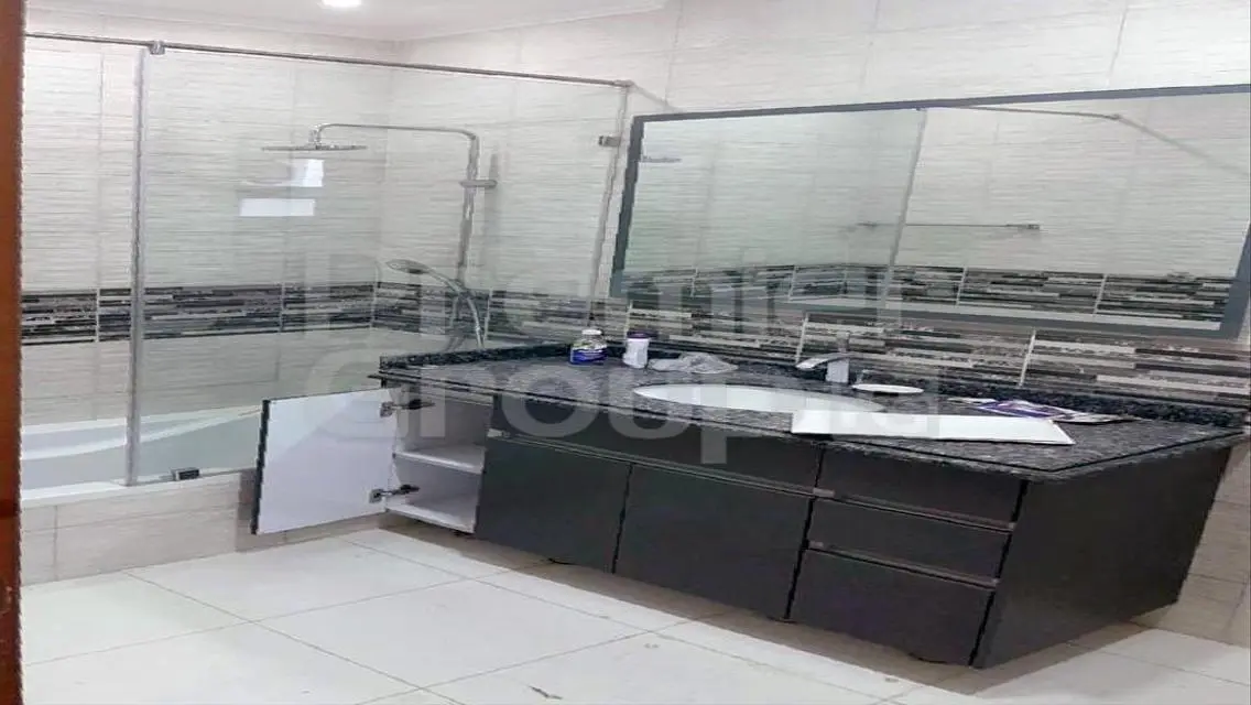 شقة فاخرة مع 3 غرف دراسة في مركز المدينة