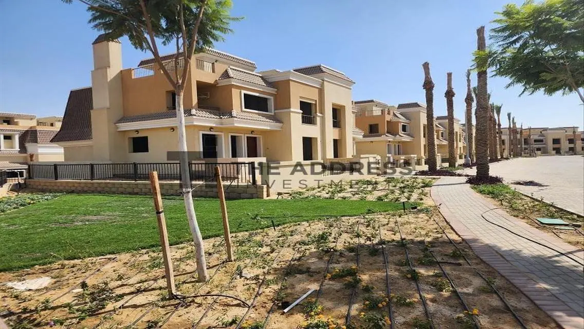 Luxury 5-Bedroom Apartment Overlooking Lakes