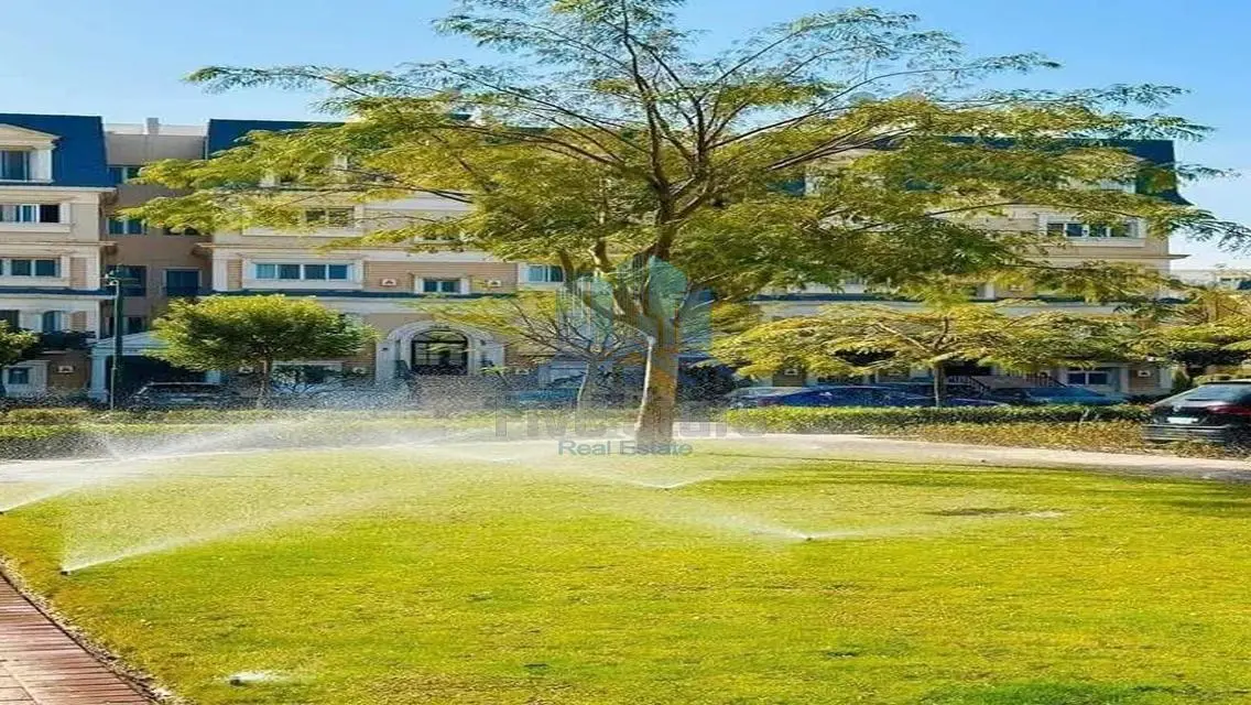فيلا فاخرة للبيع بحديقة خاصة وميزات فريدة