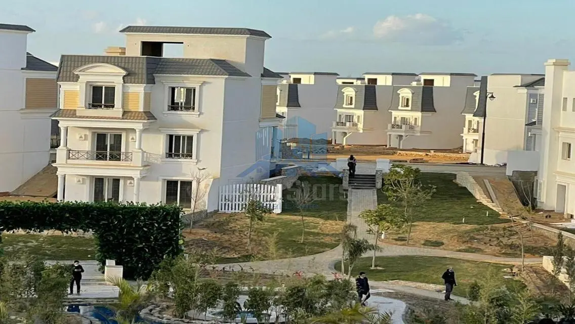 فيلا فاخرة للبيع بحديقة خاصة وميزات فريدة