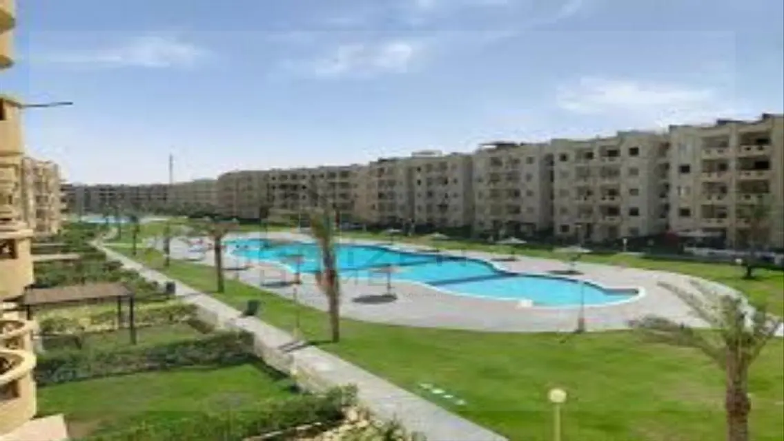Luxury 3-Bedroom Apartment with Lake Views