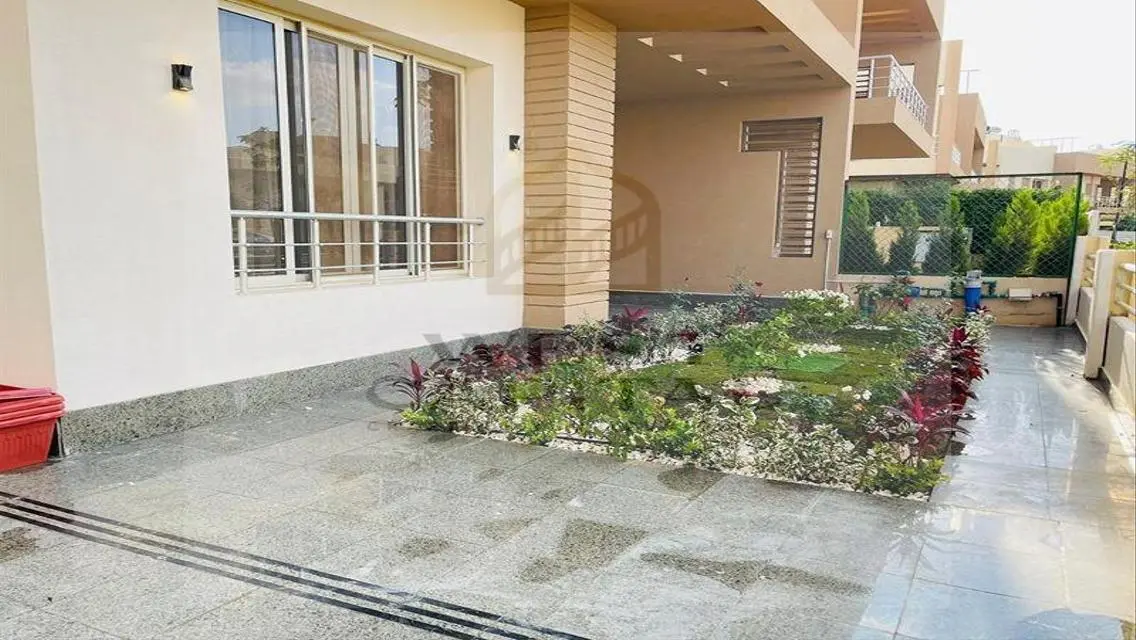 شقة فاخرة بمساحة كبيرة بسعر مناسب