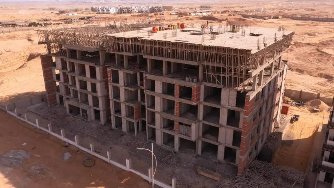 شقة مميزة للبيع في كمبوند لاميرادا بموقع ممتاز