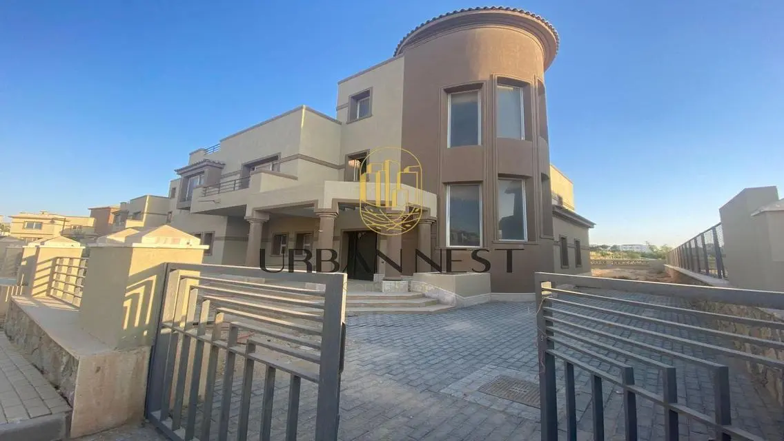 Luxury Villa with Private Garden and Shared Pool for Sale