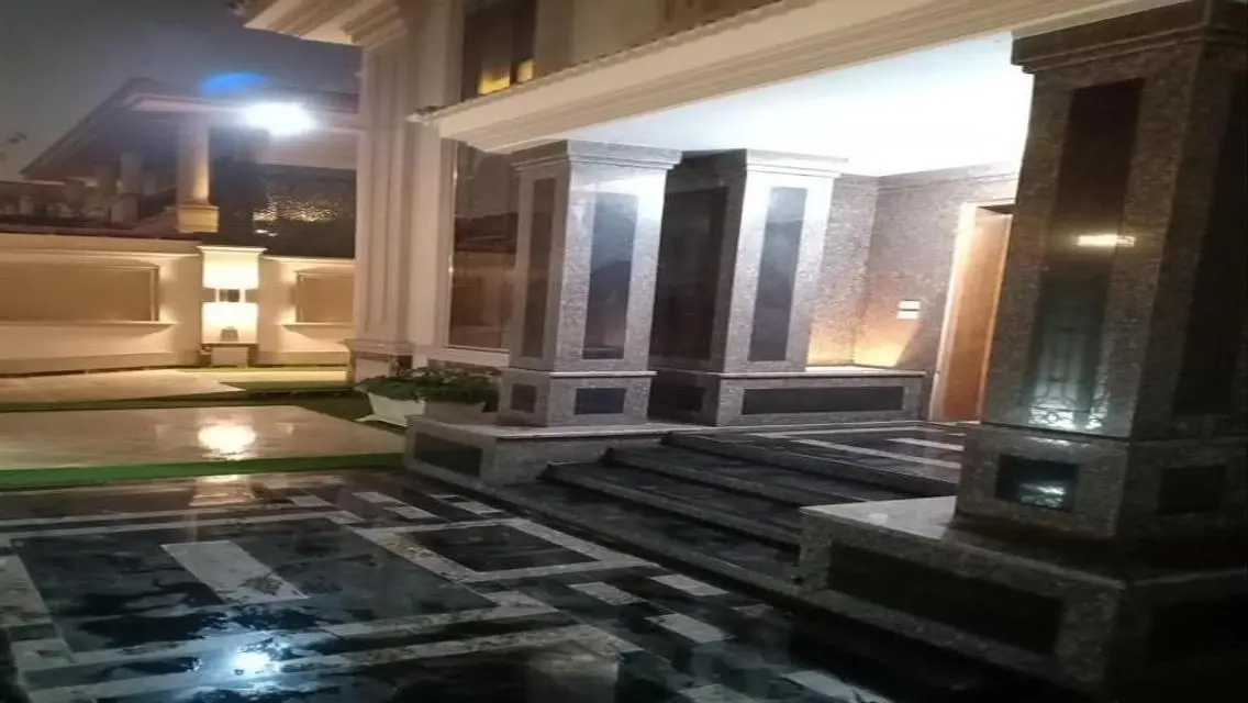 فيلا فاخرة للبيع بمسبح خاص وحديقة خاصة