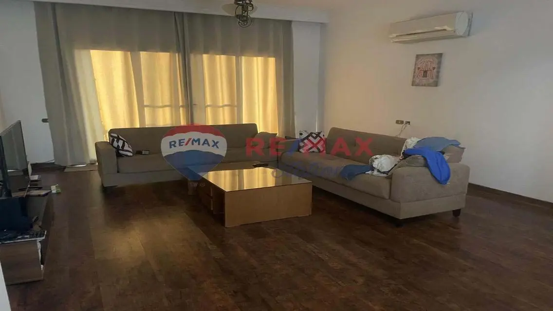 منزل فخم مع مسبح خاص وحديقة