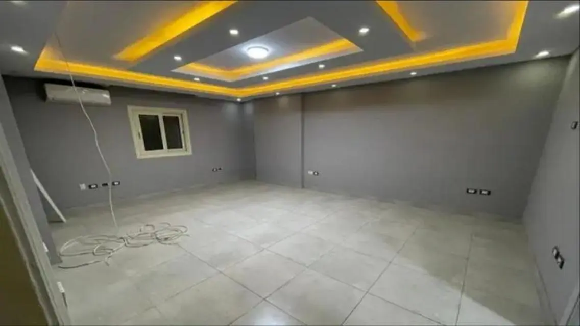 Luxurious 250 sqm Apartment with 4 Bedrooms and 3 Bathrooms for 42000