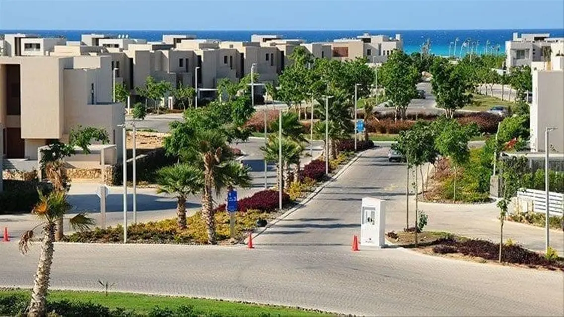 فيلا فاخرة للبيع بمساحة 700 متر مع إطلالة على البحيرات