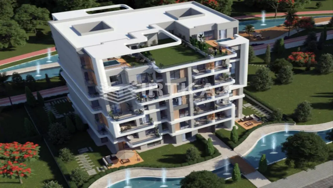 Luxury Triplex Villa Overlooking Lakes