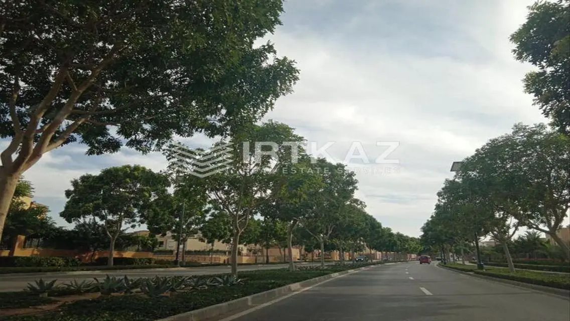 فيلا فاخرة مع حديقة خاصة ومرافق رائعة للبيع