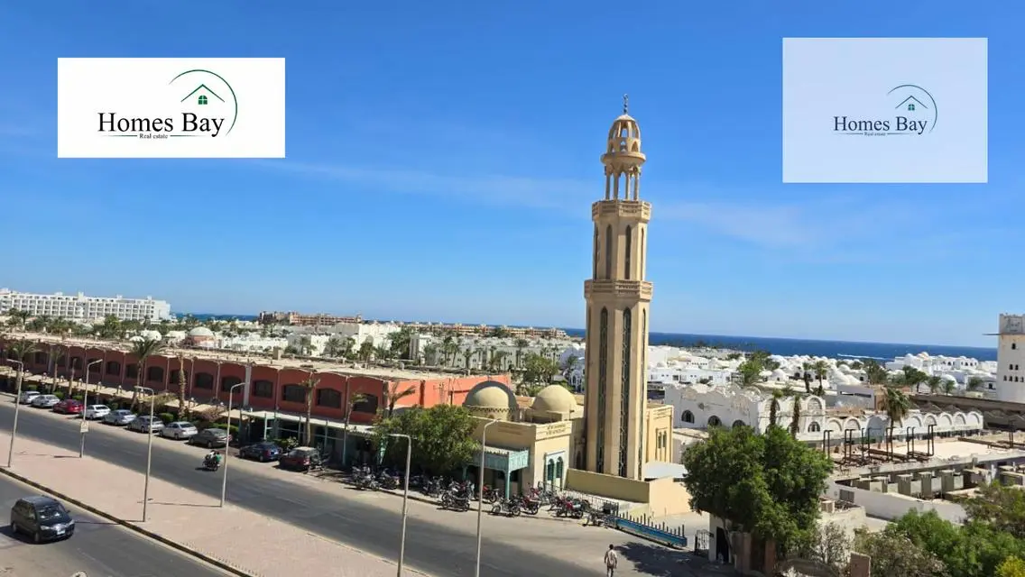 عقار رائع للبيع مطل على البحيرات