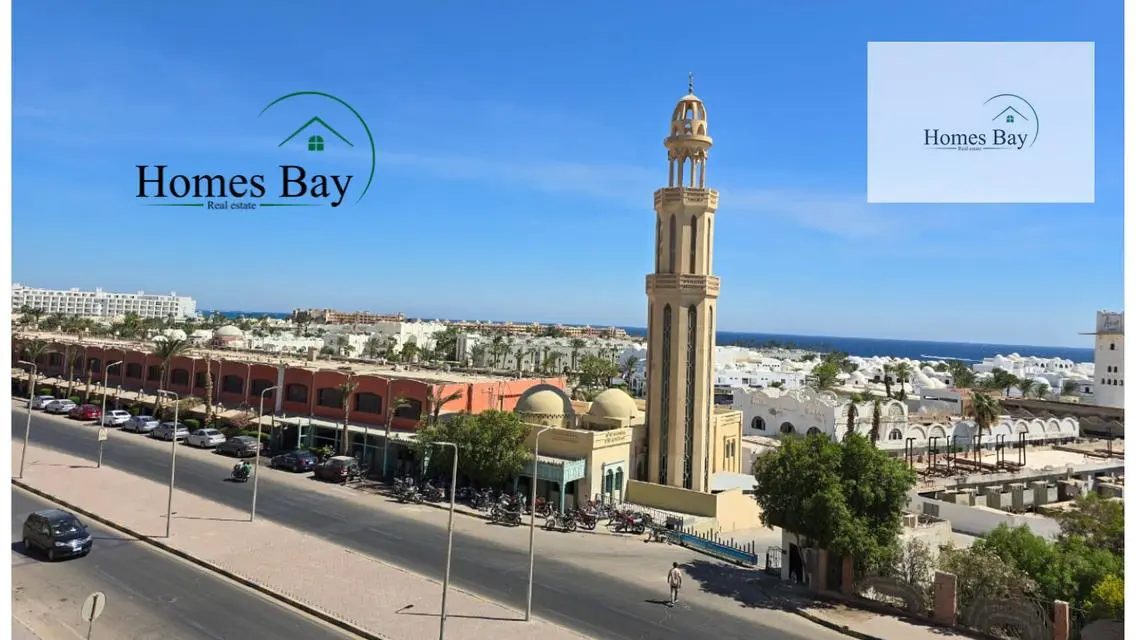 عقار رائع للبيع مطل على البحيرات