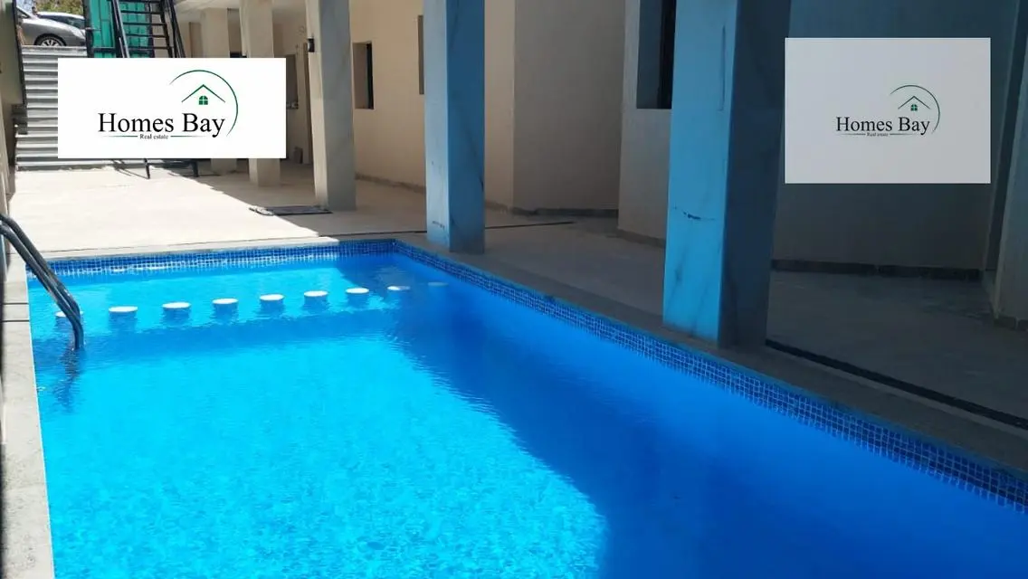عقار رائع للبيع مطل على البحيرات