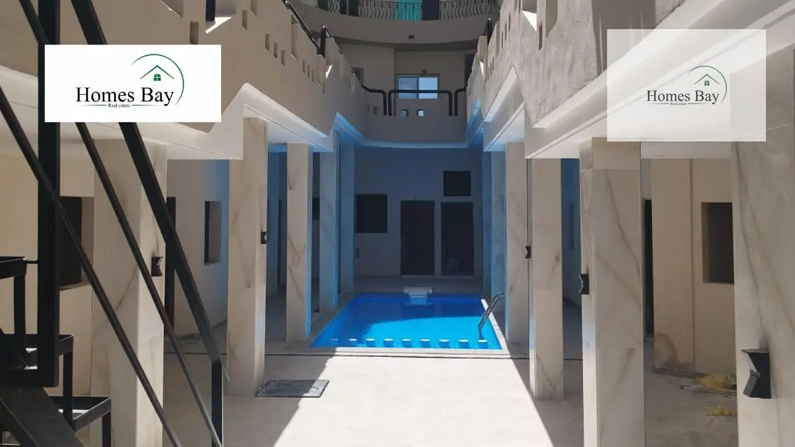 عقار رائع للبيع مطل على البحيرات