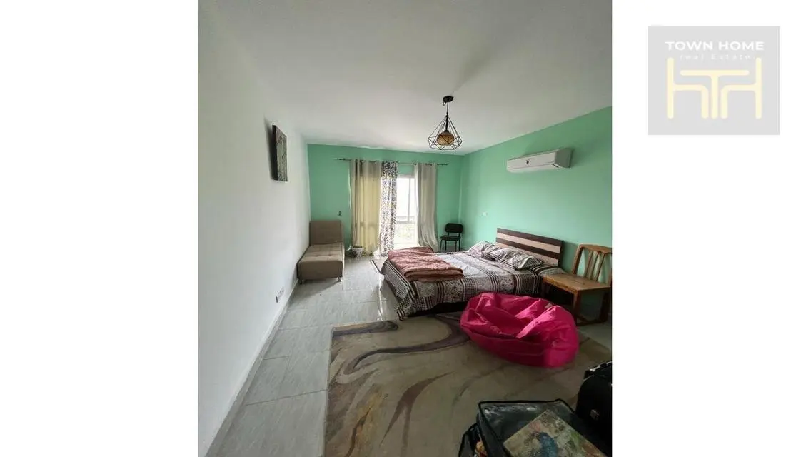 Luxury Apartment with Central Air Conditioning and Balcony