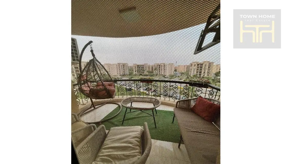 Luxury Apartment with Central Air Conditioning and Balcony
