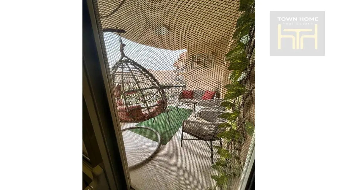 Luxury Apartment with Central Air Conditioning and Balcony