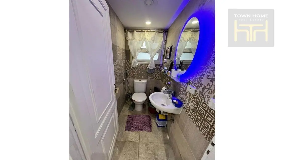 Luxury Apartment with Central Air Conditioning and Balcony