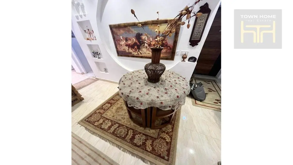Luxury Apartment with Central Air Conditioning and Balcony