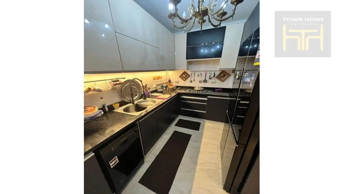 Luxury Apartment with Central Air Conditioning and Balcony
