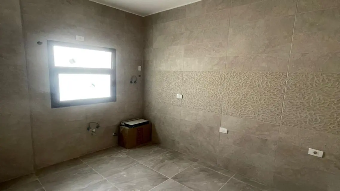 شقة فاخرة للبيع في كمبوند فيفث سكوير