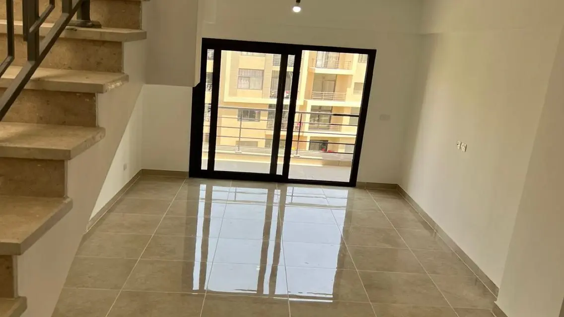 شقة فاخرة للبيع في كمبوند فيفث سكوير
