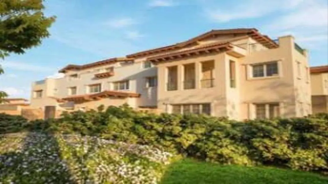 Luxury 5-Bedroom Villa - Lake View and Privacy