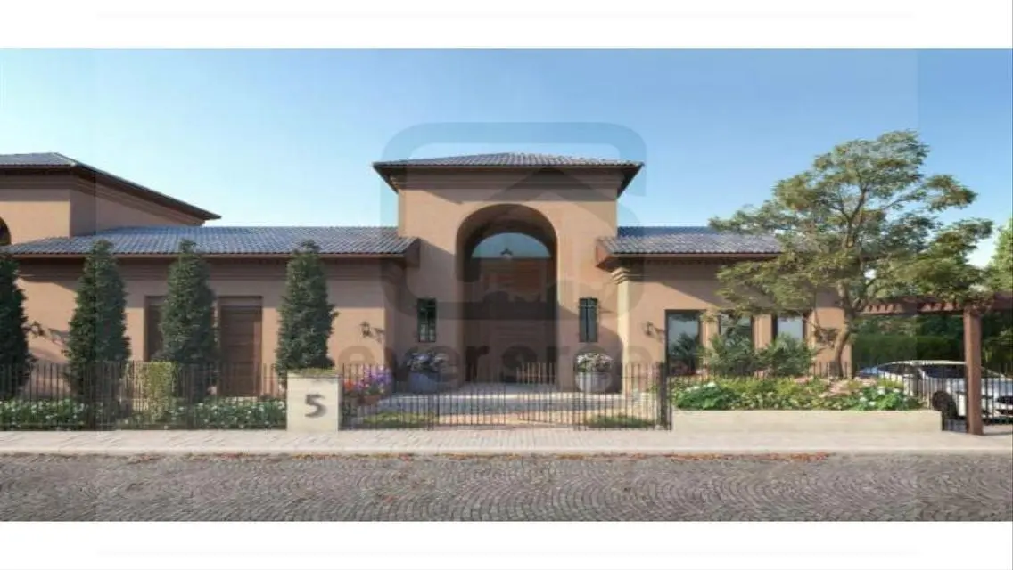 Luxury Villa in Village West