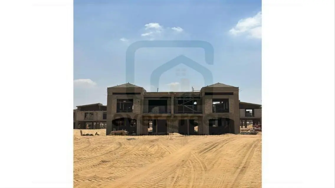 Luxury Villa in Village West