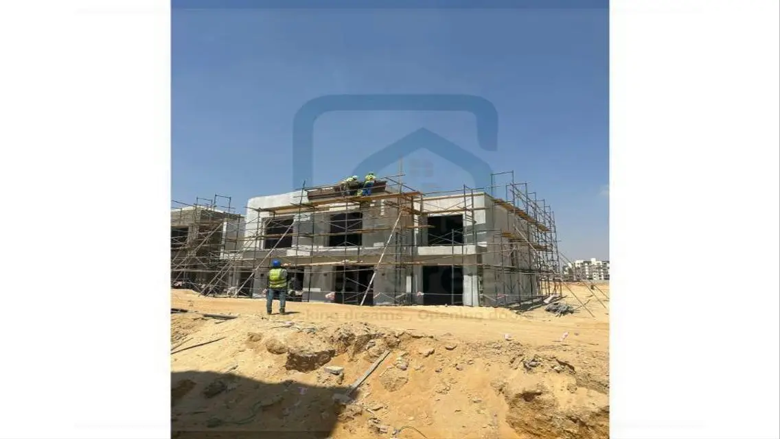Luxury Villa in Village West