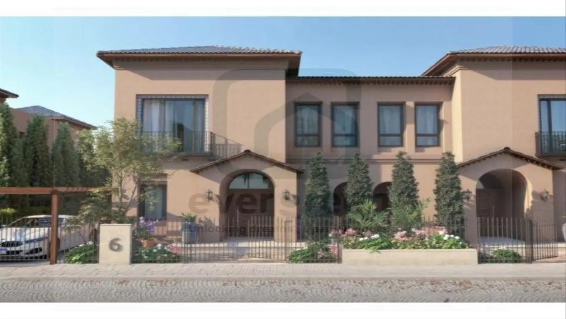 Luxury Villa in Village West