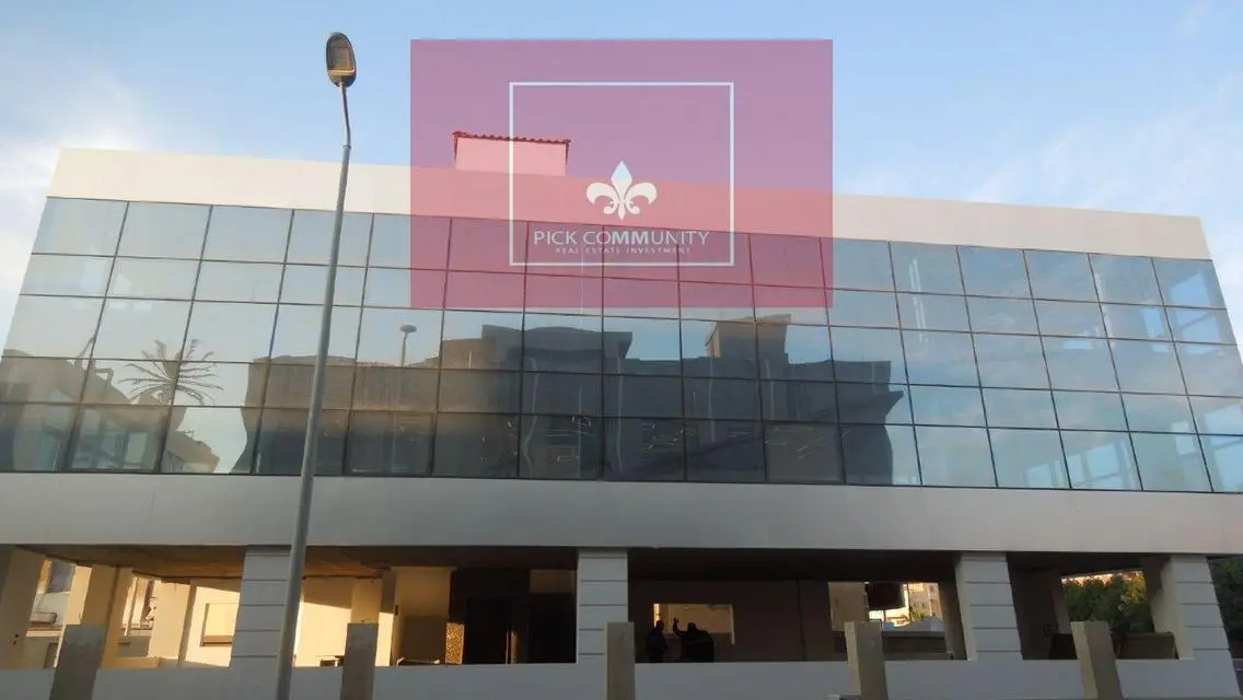 استثمر بذكاء مع خبرائنا العقاريين