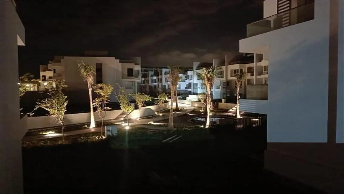 فيلا فاخرة بمساحة واسعة مع حديقة ومسبح خاص