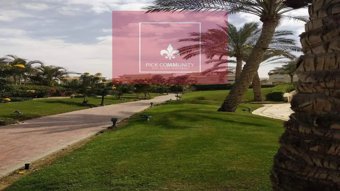 منزل فاخر مع حديقة خاصة وإطلالة رائعة