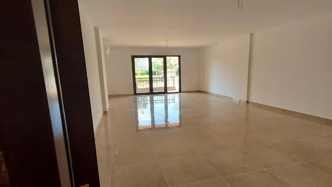 Stunning Apartment in Fifth Square Compound