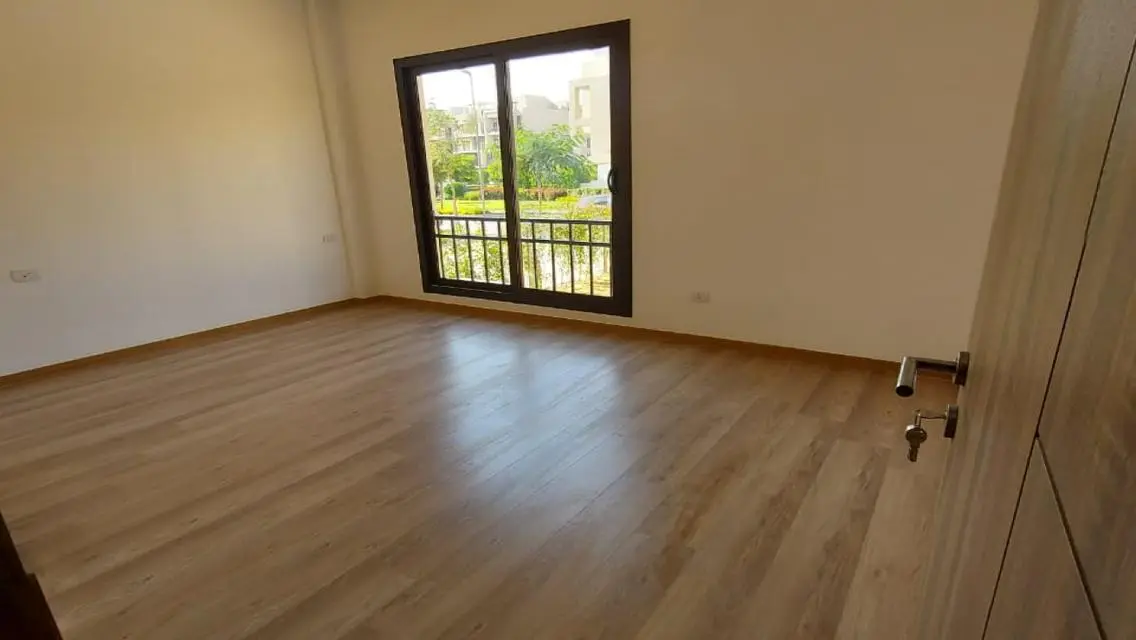 Stunning Apartment in Fifth Square Compound