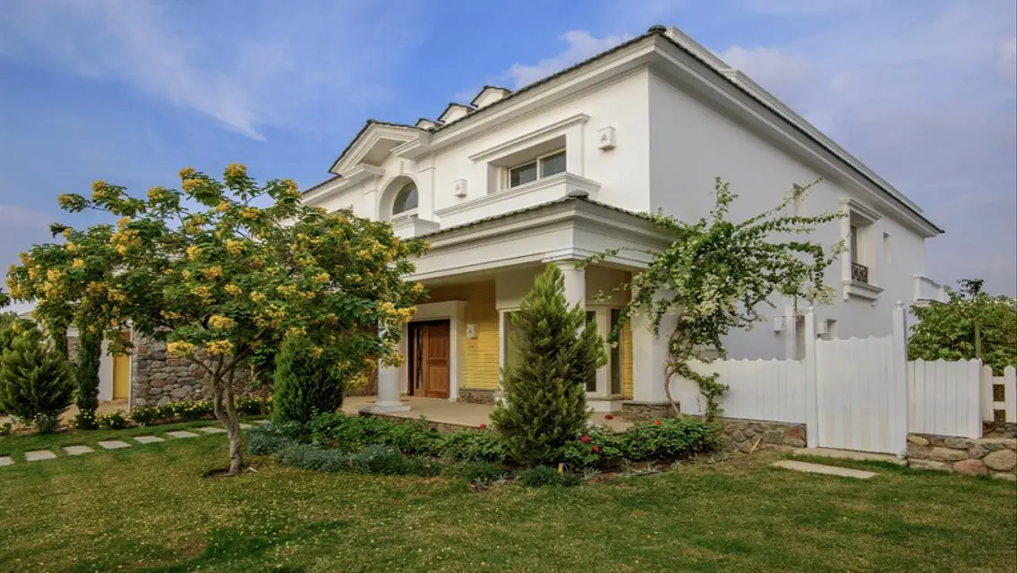 Luxury Apartment in Coastal City