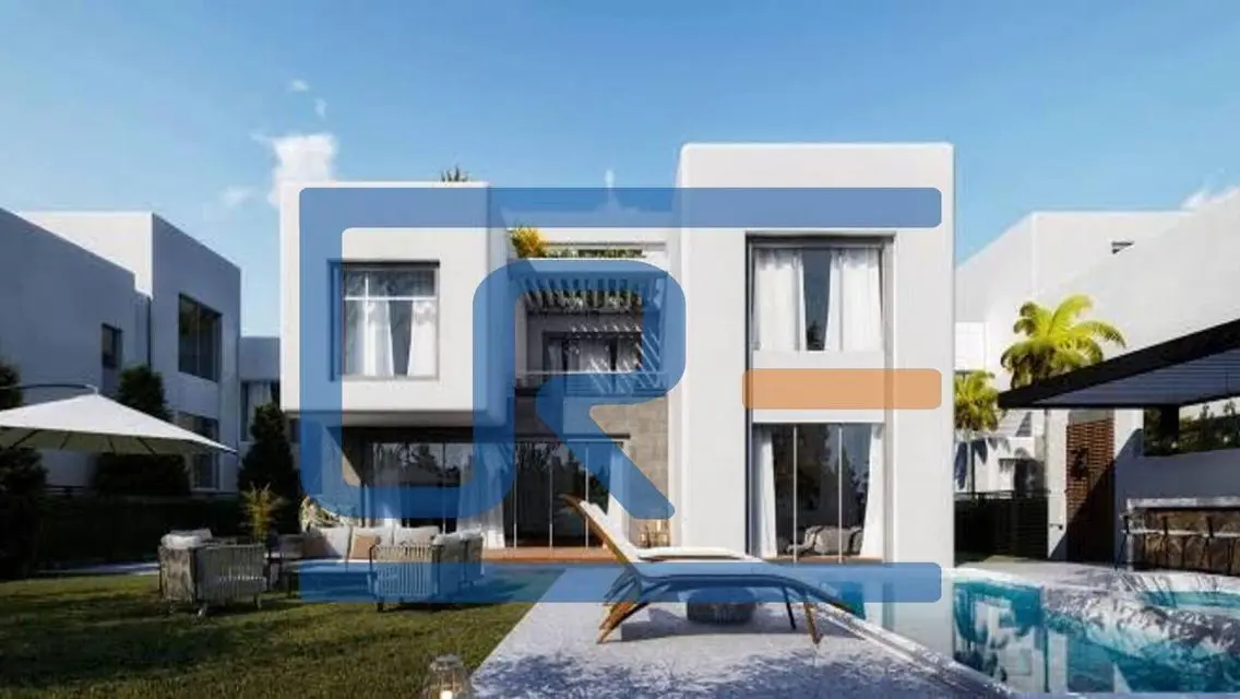 Luxury Apartment with Balcony and Shared Pool in the Heart of the City