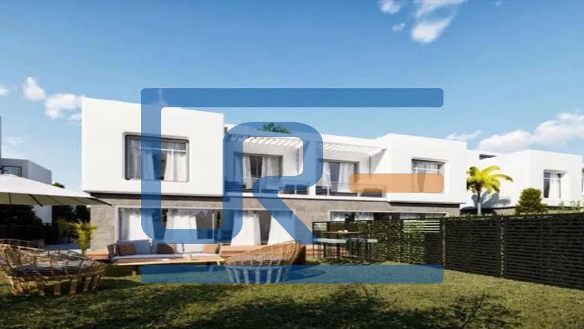 Luxury Apartment with Balcony and Shared Pool in the Heart of the City