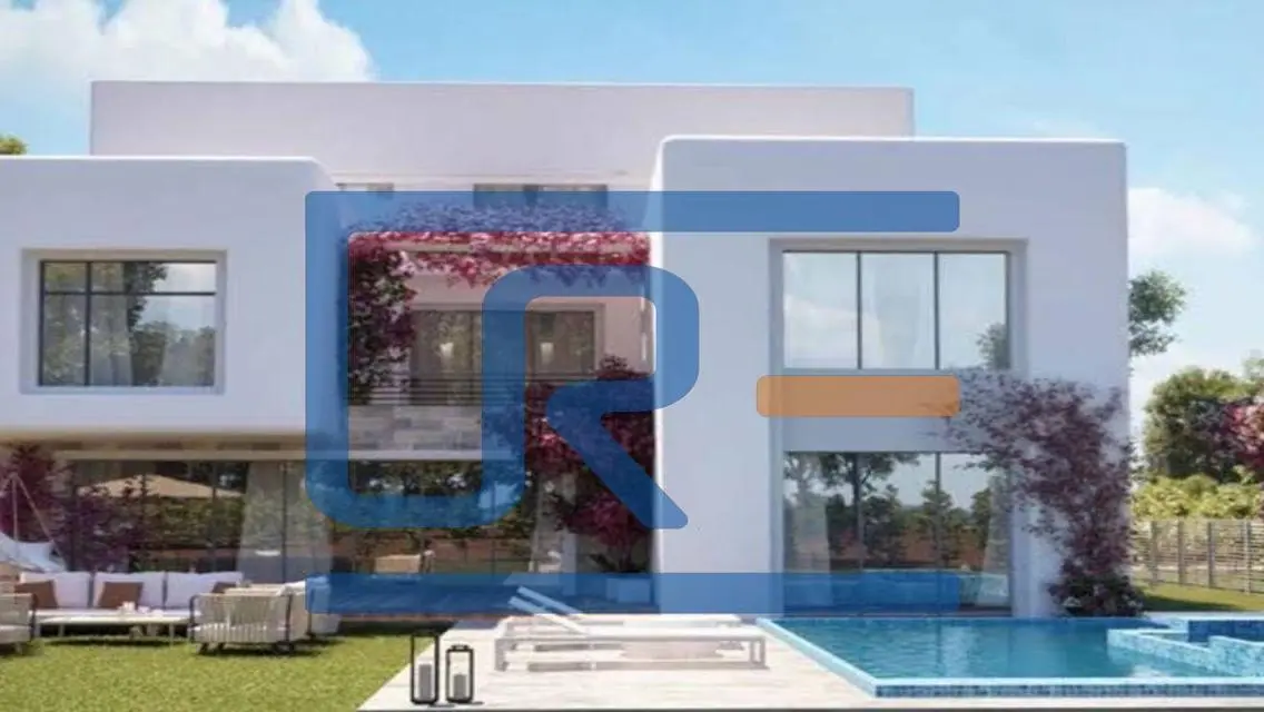 Luxury Apartment with Balcony and Shared Pool in the Heart of the City