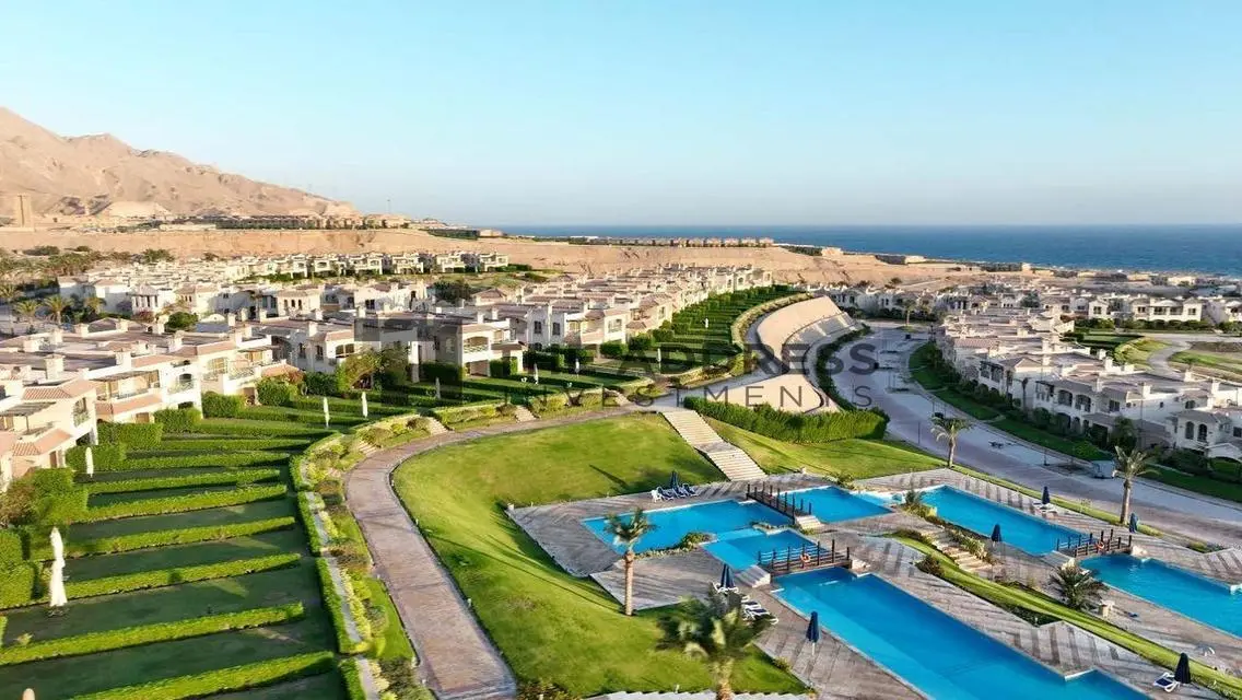 Luxurious Villa for Sale with Spacious Garden and Private Pool