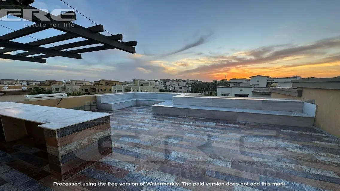 Luxury Villa for Sale with 310 Square Meters in a Prime Neighborhood