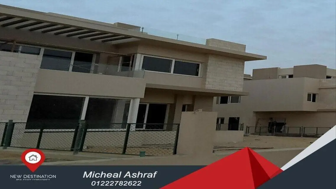شقة فاخرة بـ 4 غرف نوم للبيع بمساحة واسعة