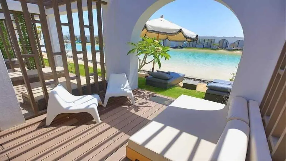 Luxury Apartment Overlooking Lakes in the Heart of the City