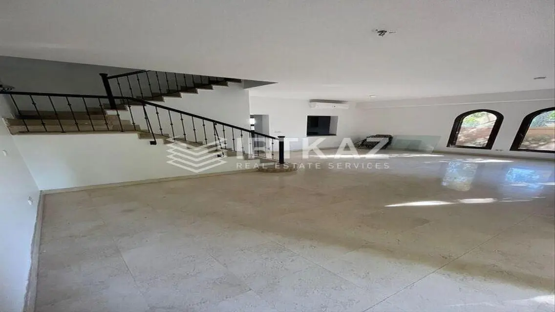 Stunning 300 sqm Apartment in a Prime Location