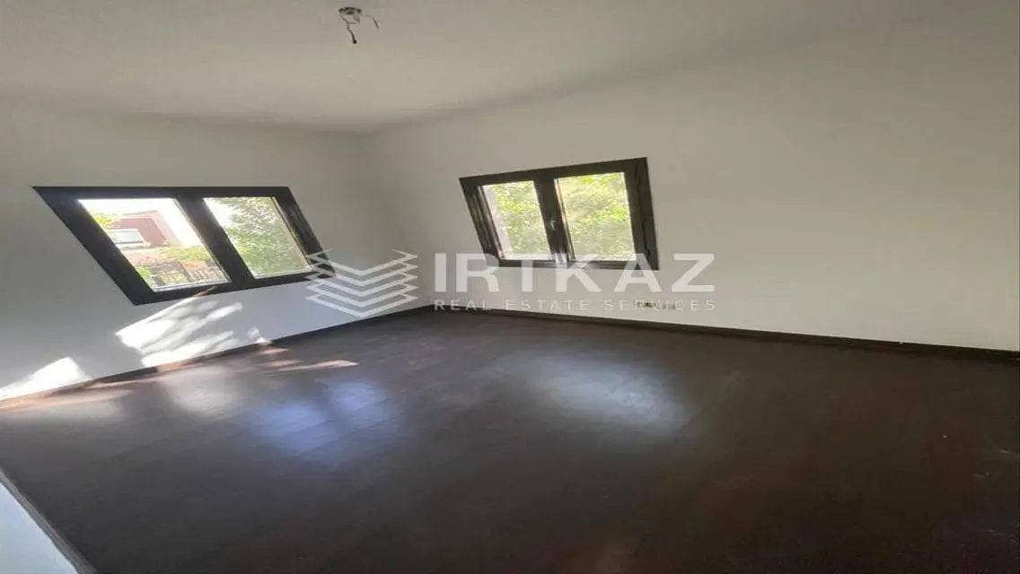 Stunning 300 sqm Apartment in a Prime Location