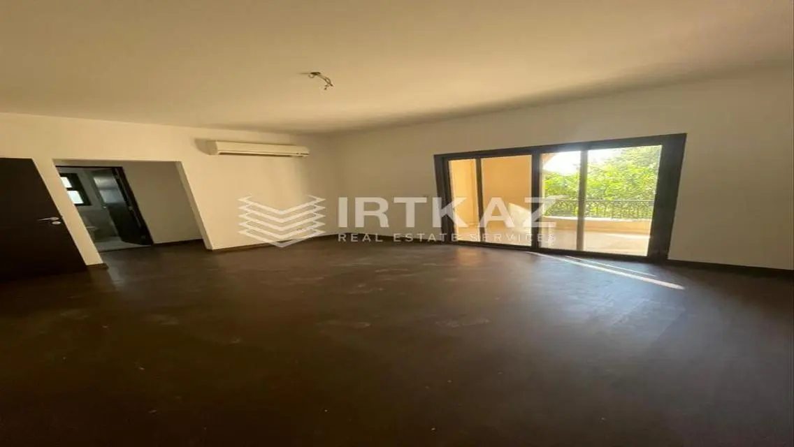 Stunning 300 sqm Apartment in a Prime Location